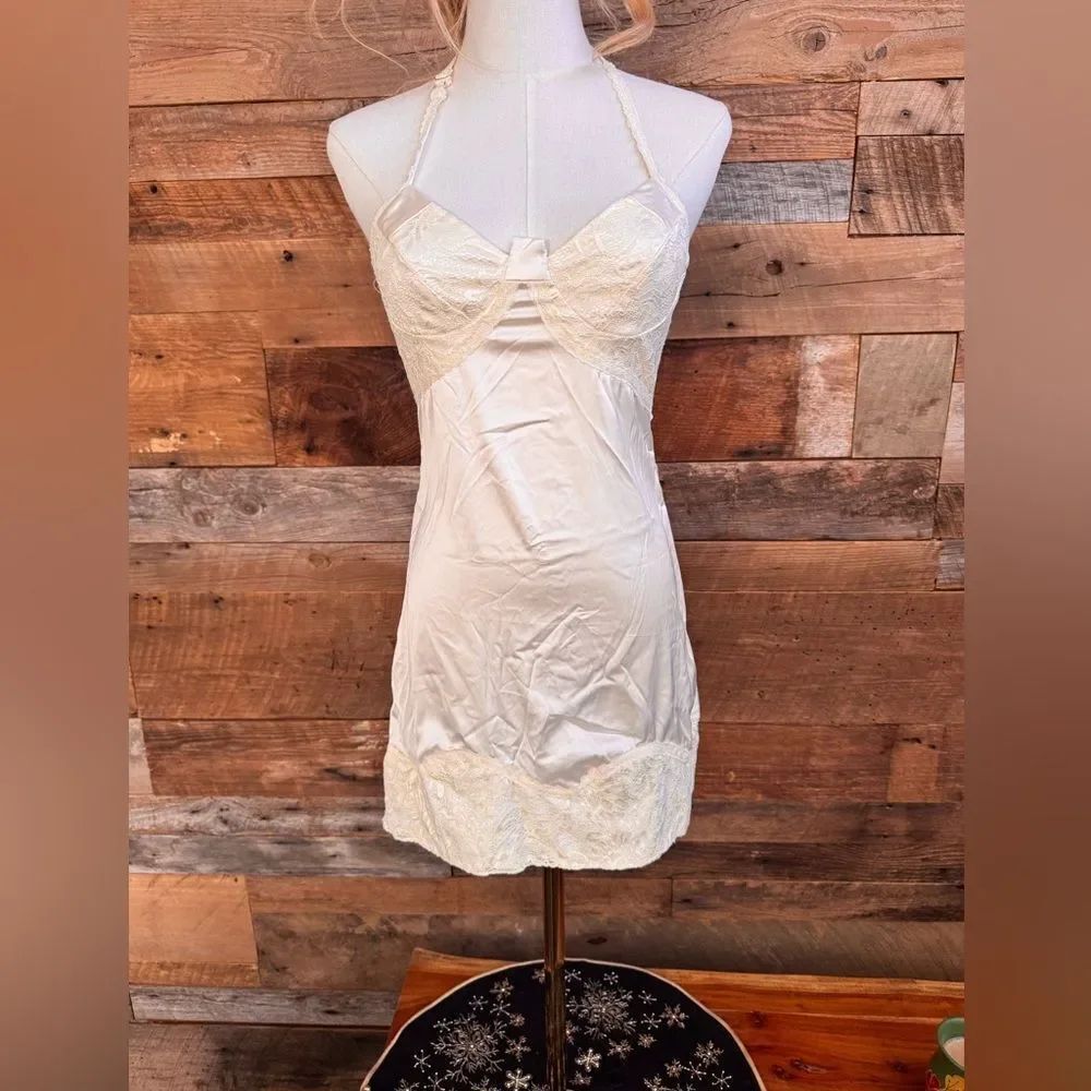 Sister Party cream adjustable Lace Halter Mini Dress Lace Up corset tie NWT -Med